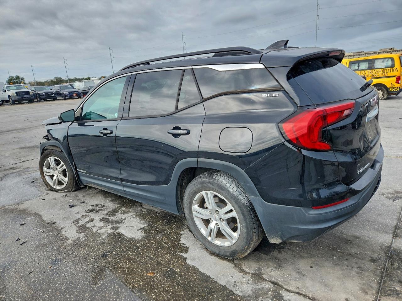 2020 GMC TERRAIN SLE photo 2