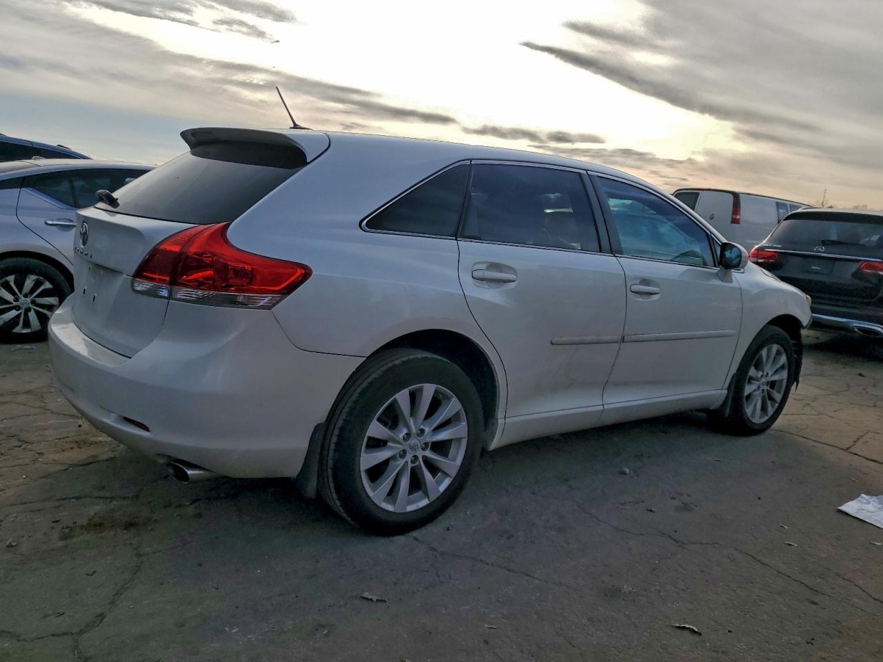 2009 TOYOTA VENZA photo 3