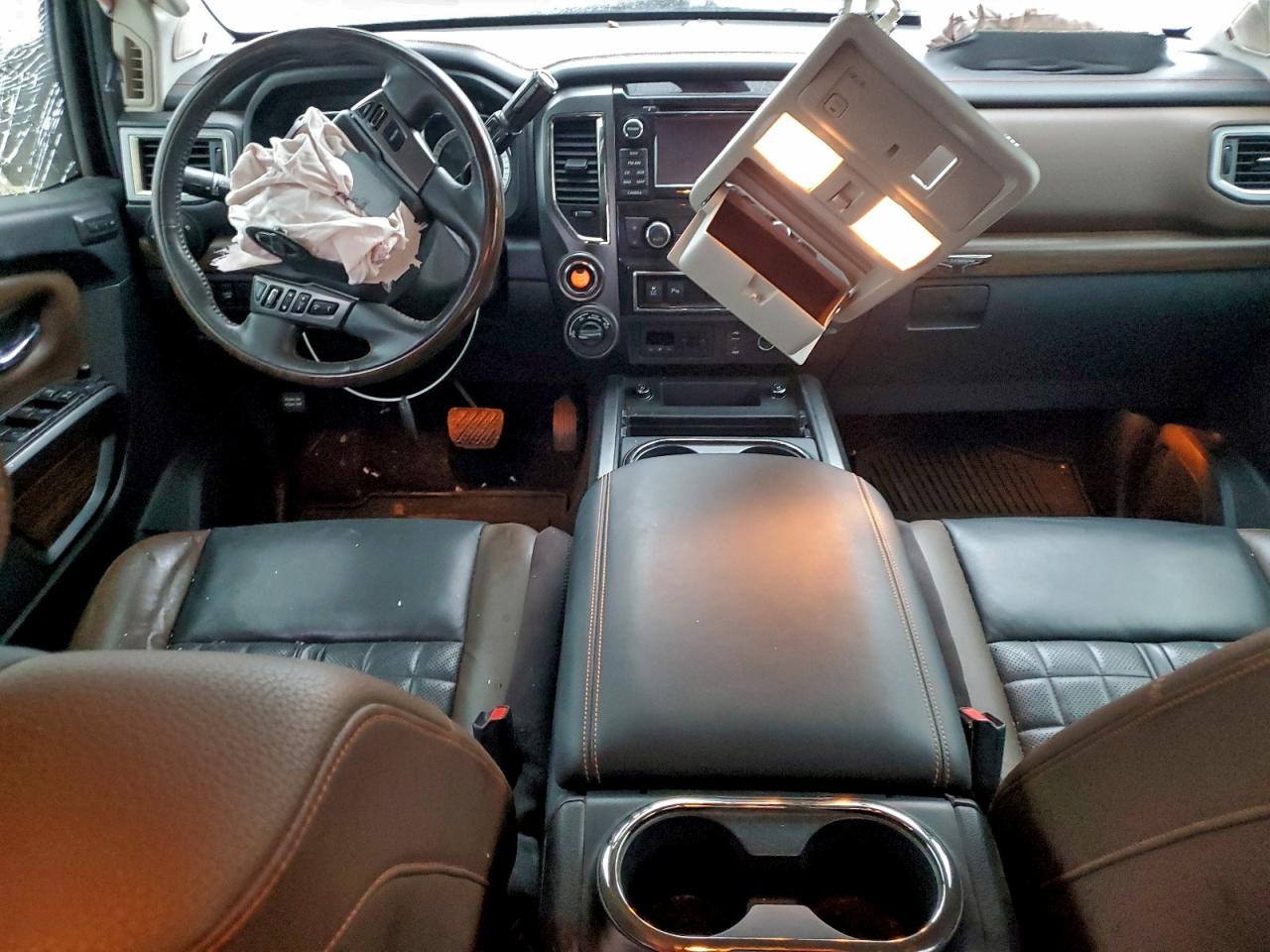 2016 NISSAN TITAN XD SL photo 8