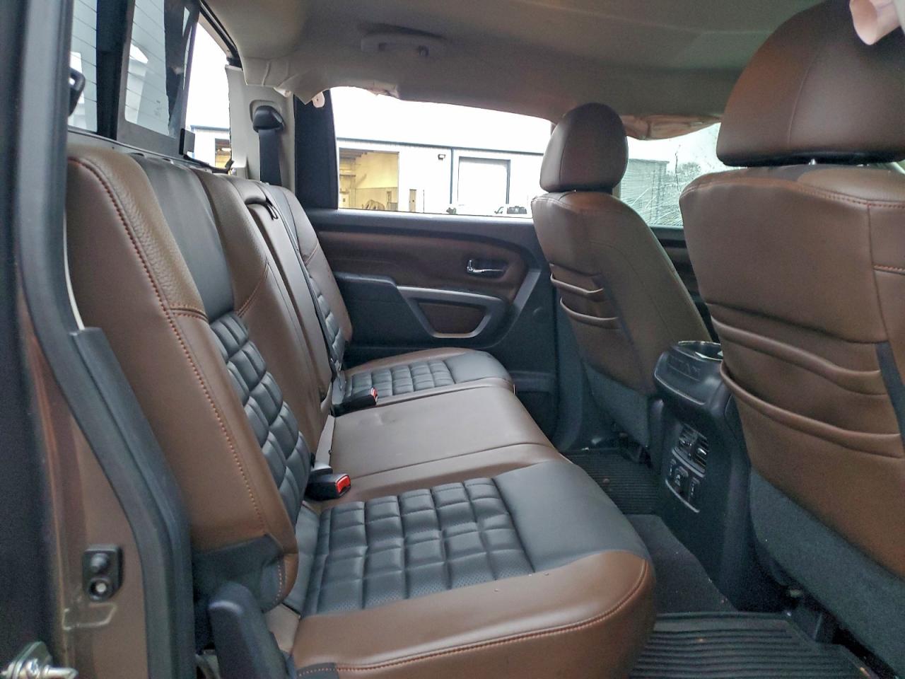 2016 NISSAN TITAN XD SL photo 10
