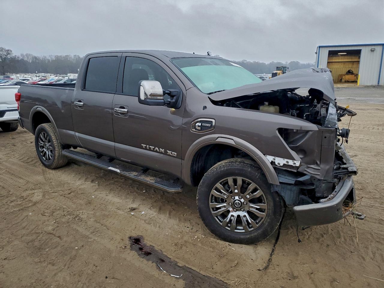 2016 NISSAN TITAN XD SL photo 4