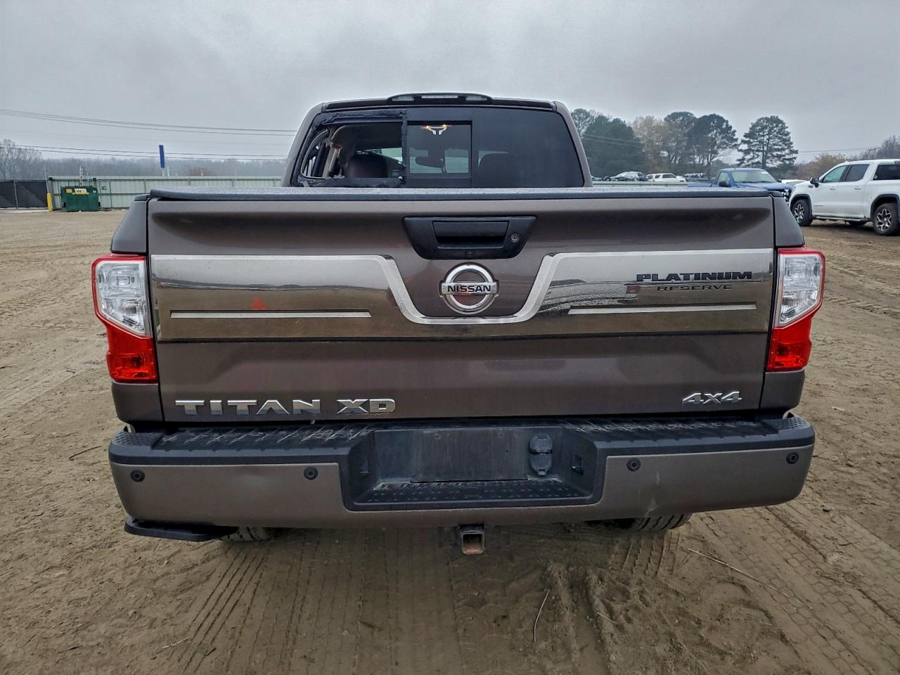 2016 NISSAN TITAN XD SL photo 6