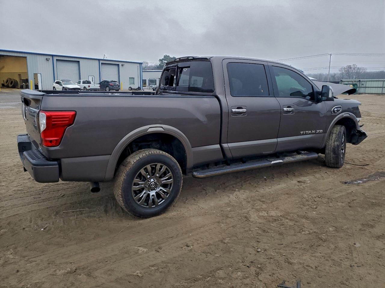 2016 NISSAN TITAN XD SL photo 3