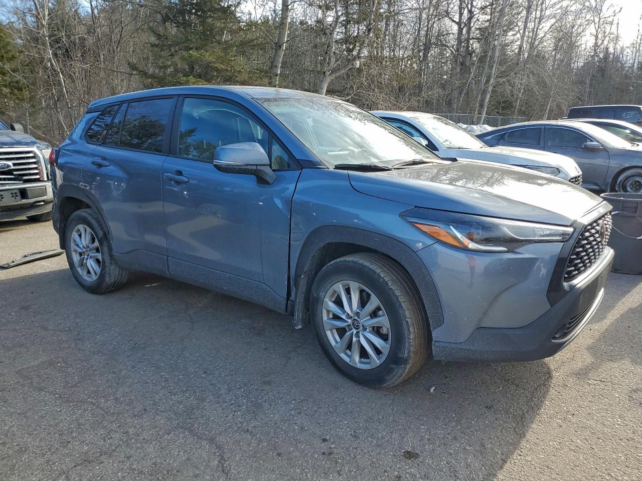 2022 TOYOTA COROLLA CROSS LE photo 4