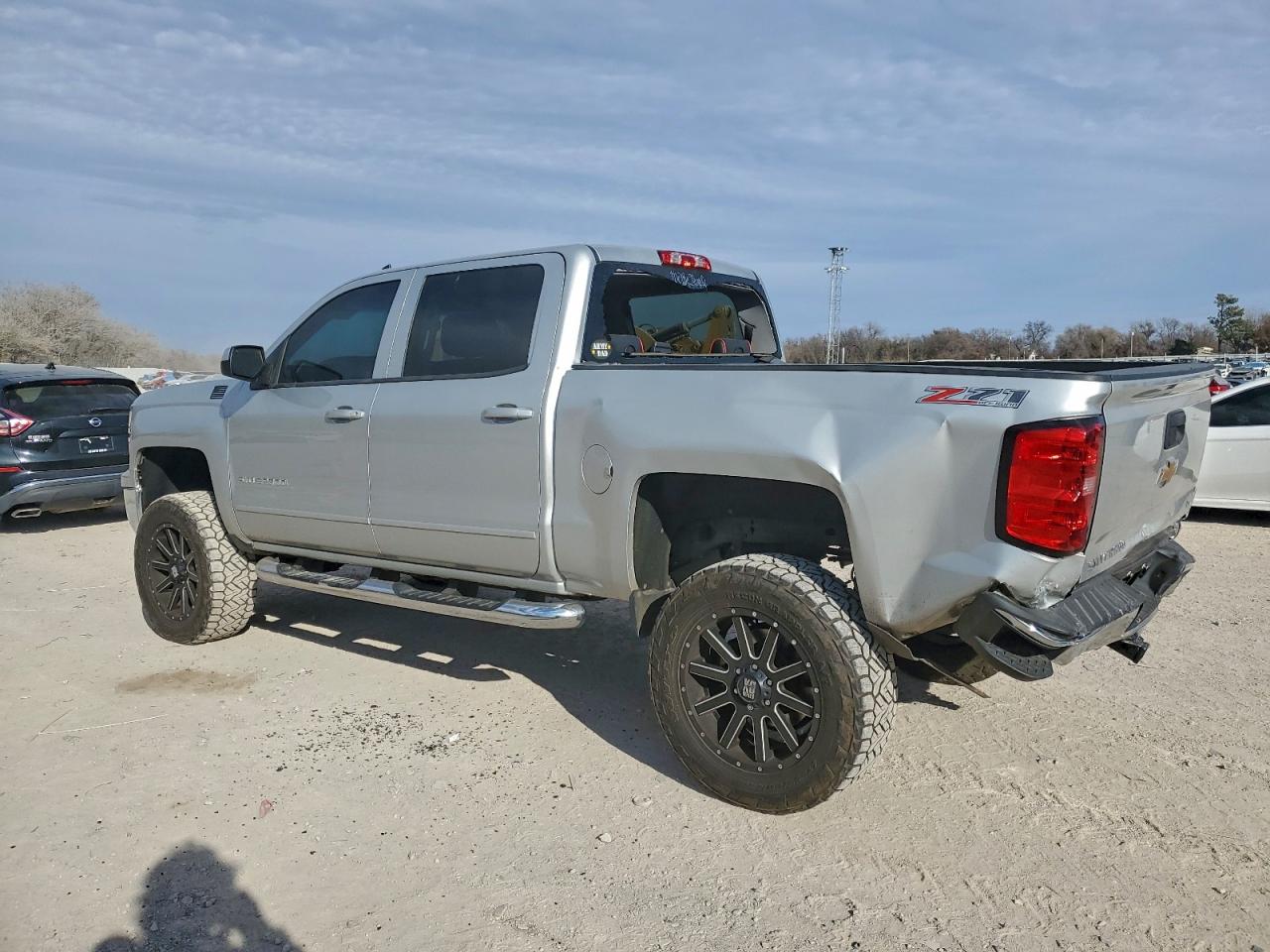 2015 CHEVROLET SILVERADO K1500 LT photo 2