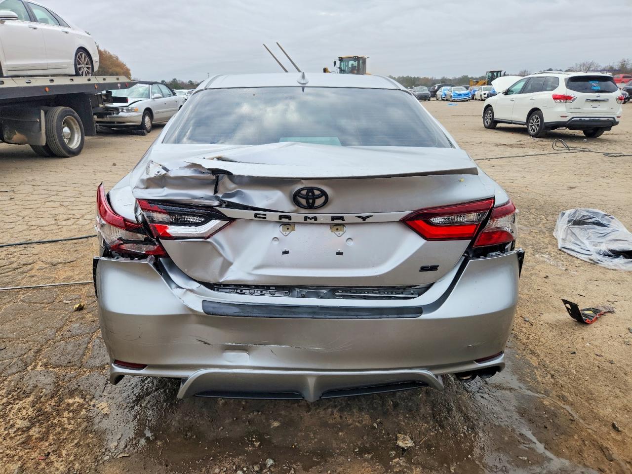 2021 TOYOTA CAMRY SE photo 11