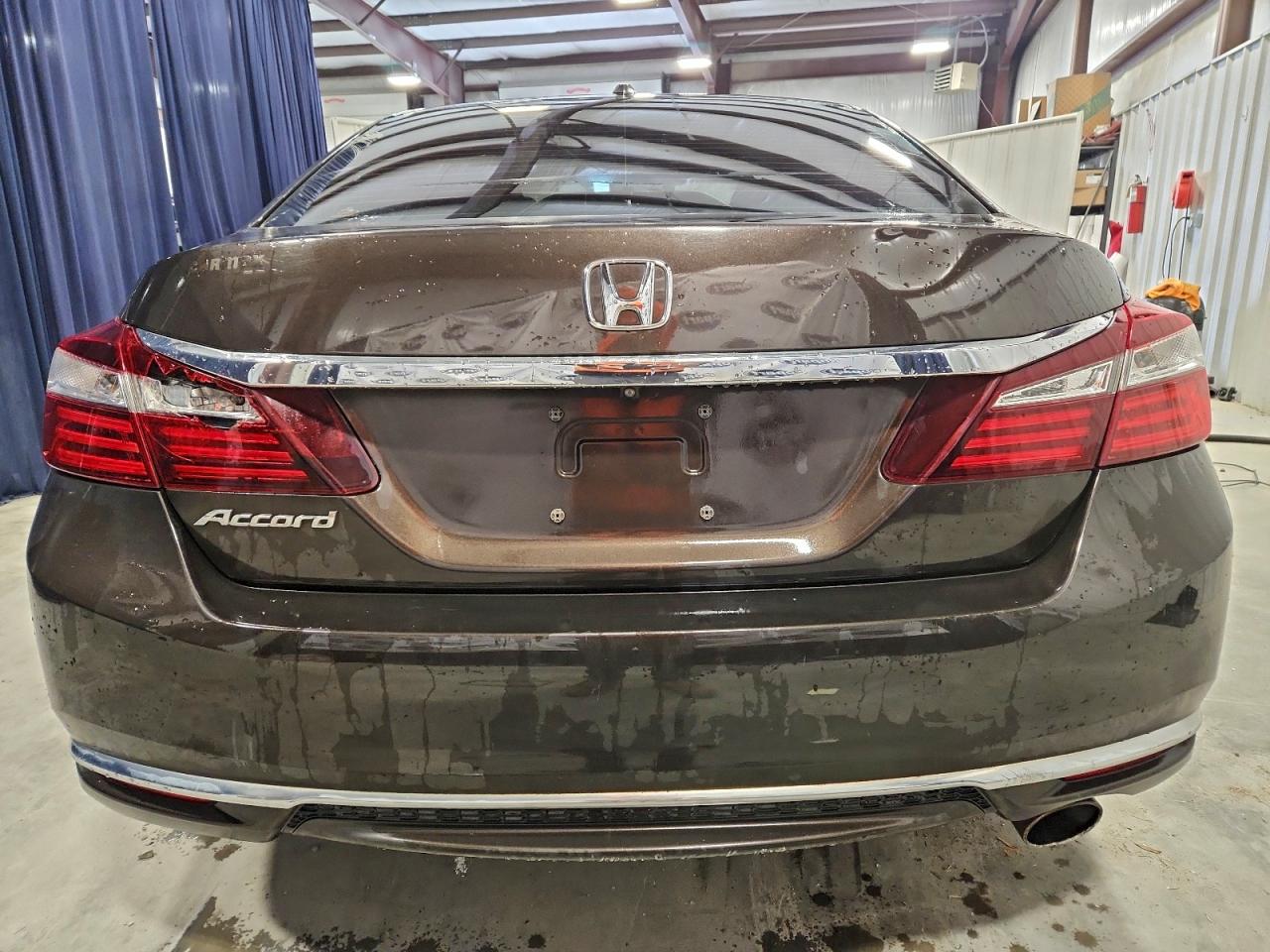 2017 HONDA ACCORD EX photo 11