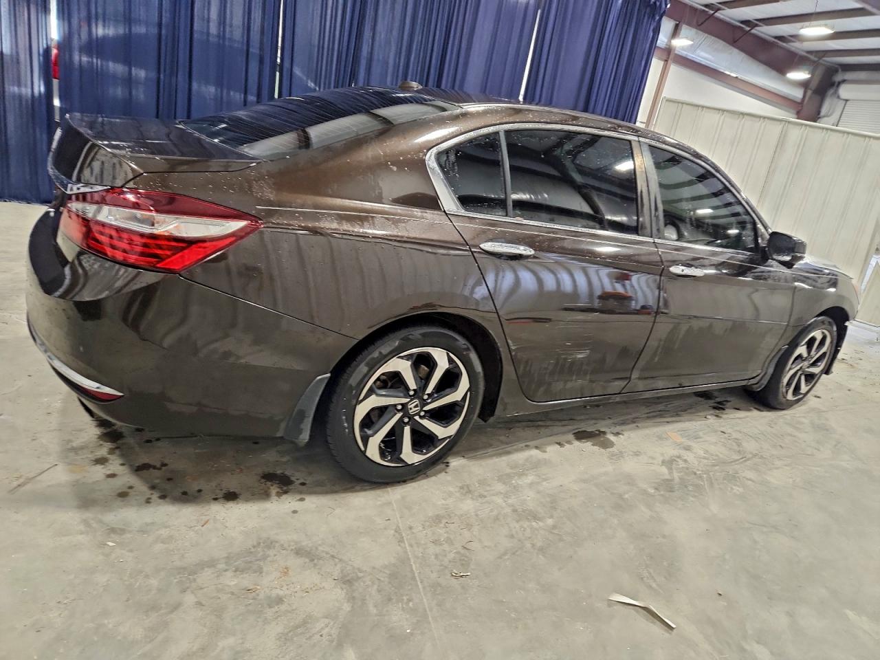 2017 HONDA ACCORD EX photo 5