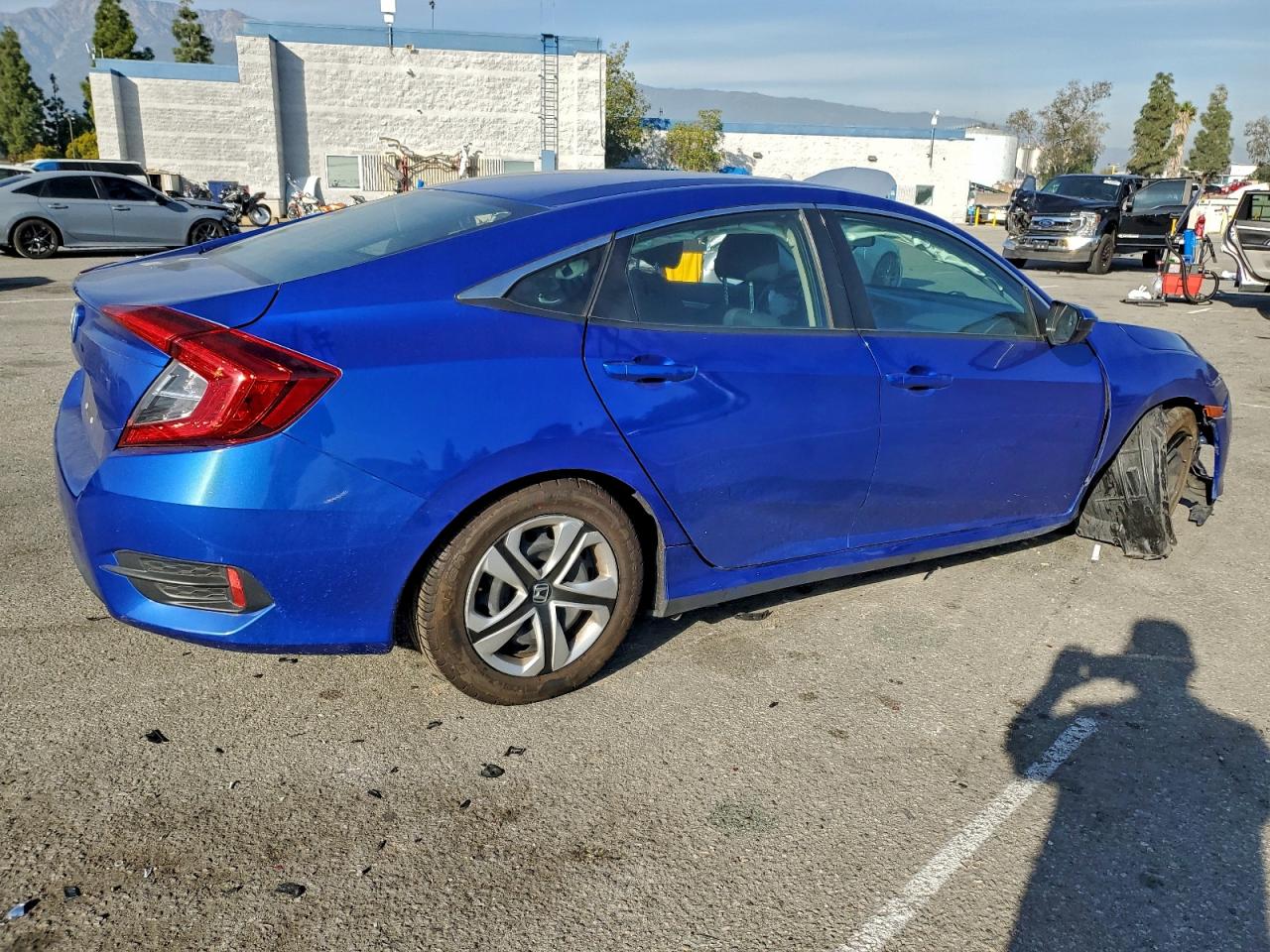 2017 HONDA CIVIC LX photo 3