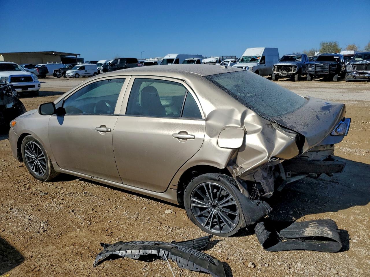 2010 TOYOTA COROLLA BASE photo 3