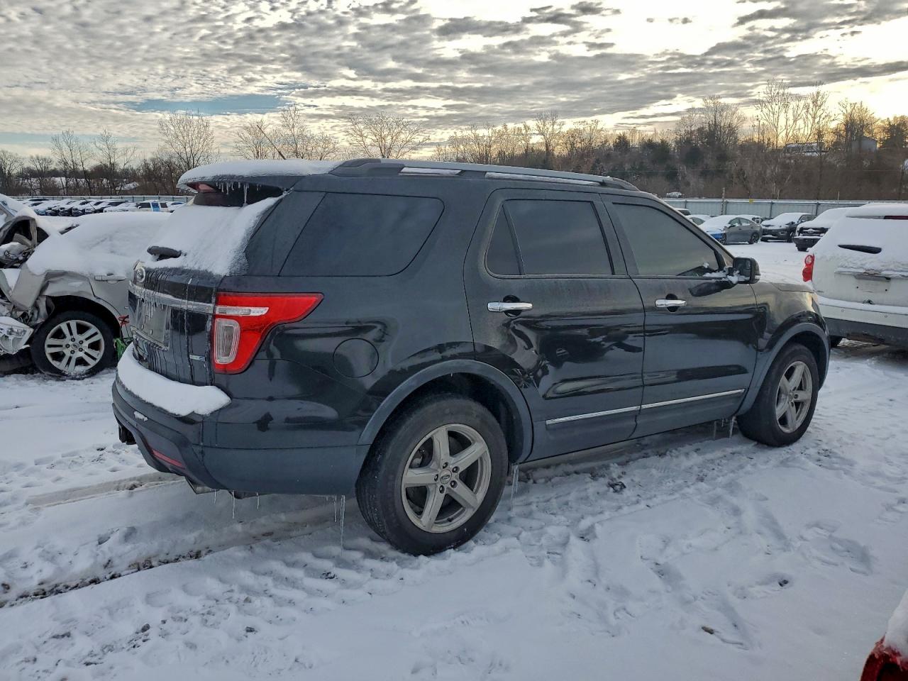 2015 FORD EXPLORER XLT photo 3