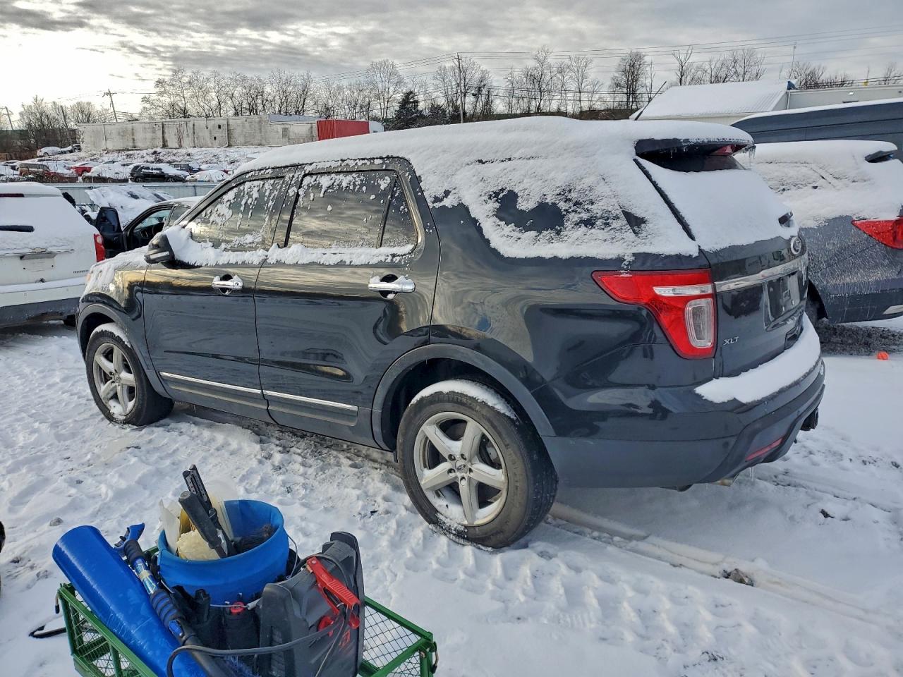 2015 FORD EXPLORER XLT photo 2
