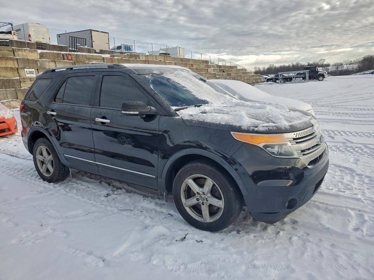 2015 FORD EXPLORER XLT photo 4
