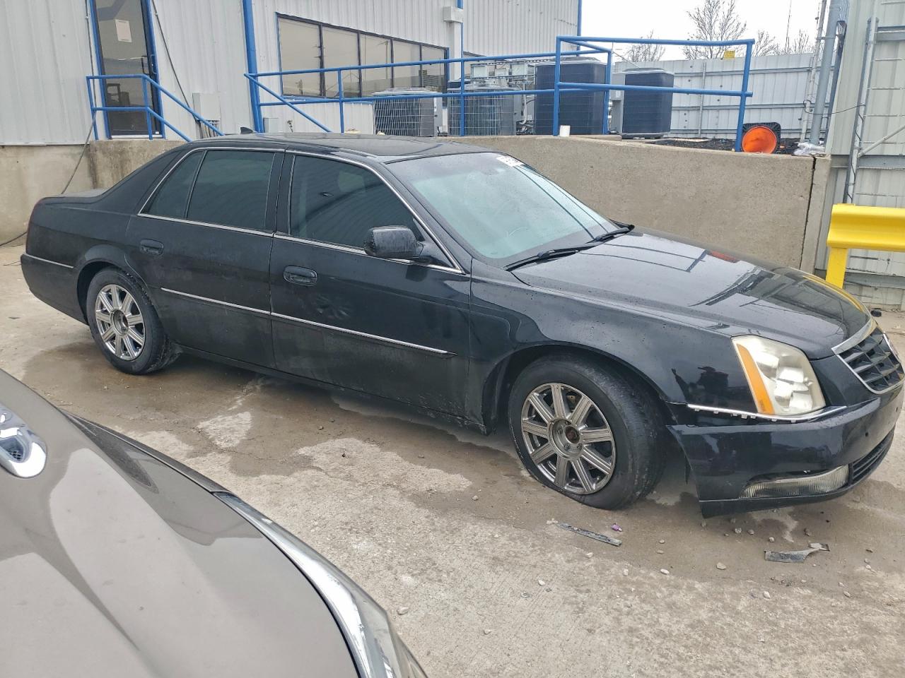 2010 CADILLAC DTS PREMIUM COLLECTION photo 4