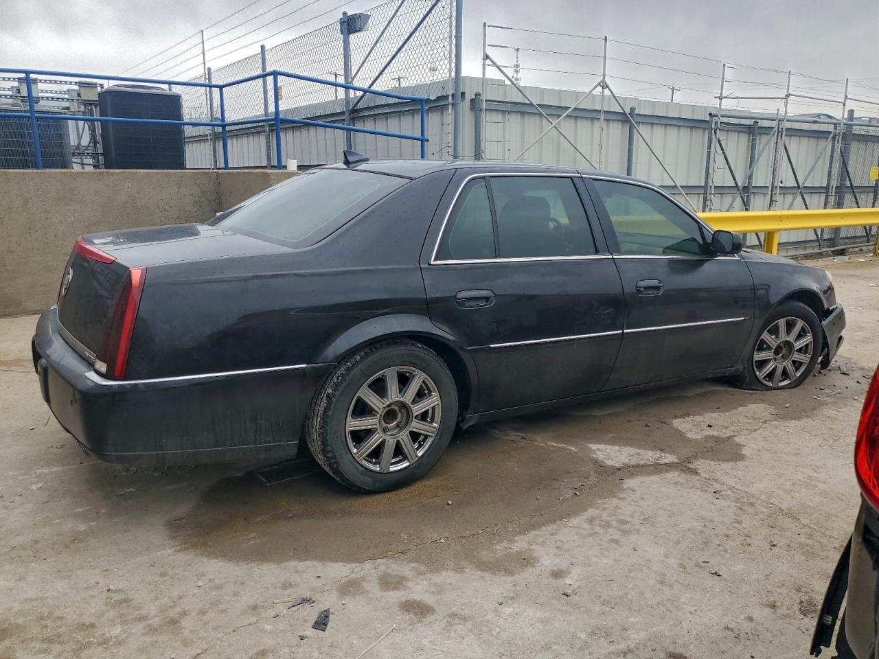 2010 CADILLAC DTS PREMIUM COLLECTION photo 3