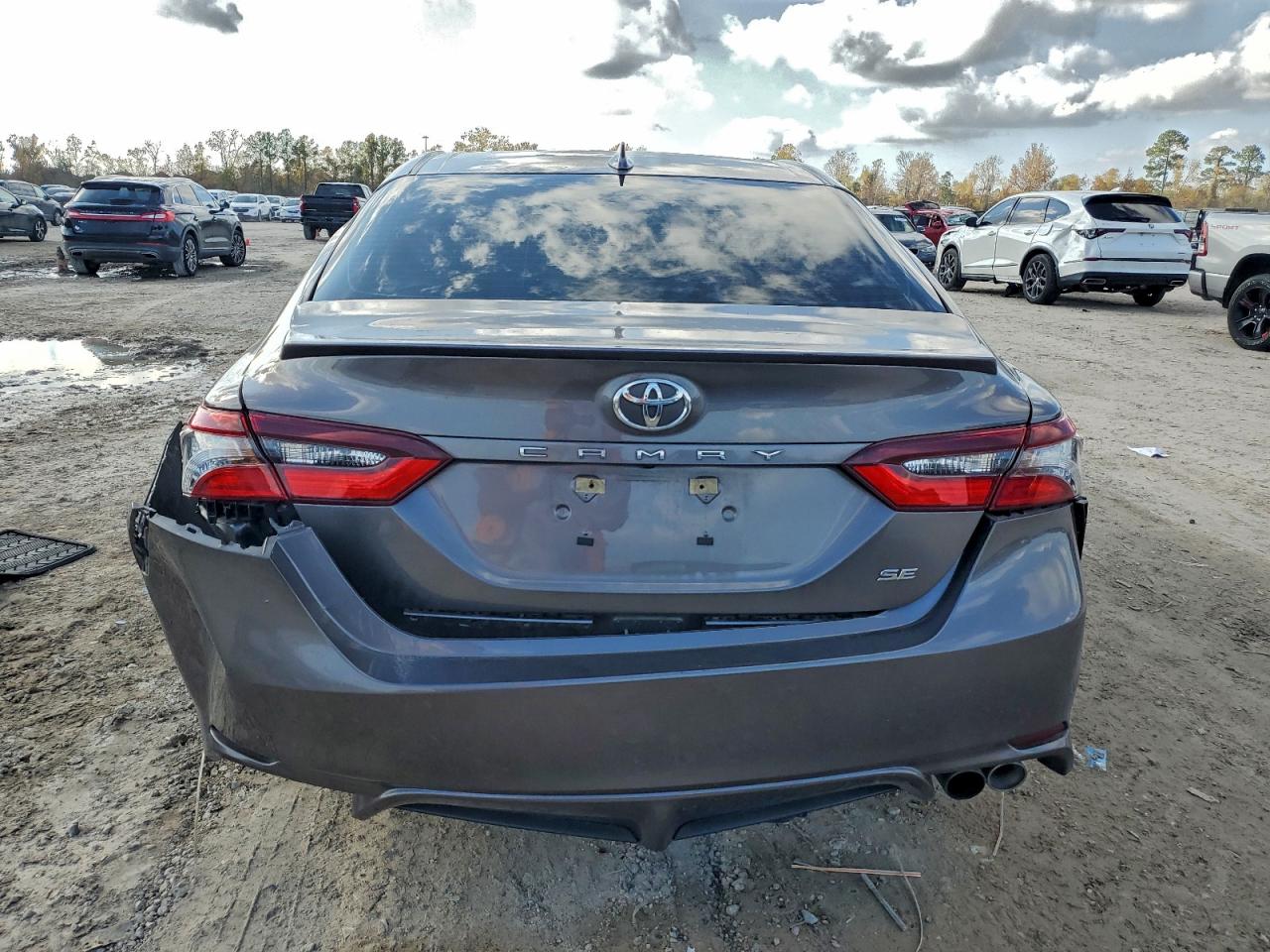2022 TOYOTA CAMRY SE photo 6