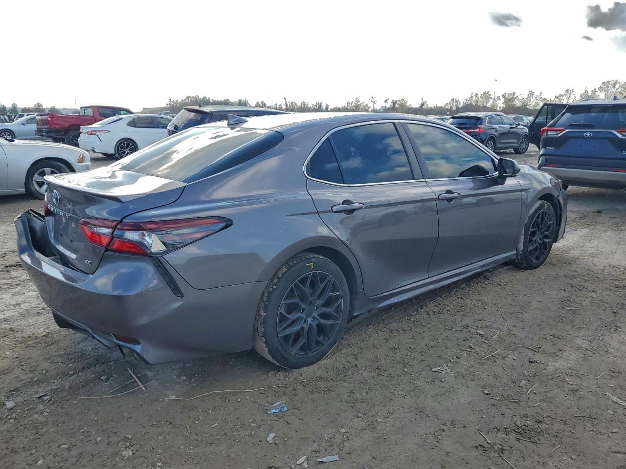 2022 TOYOTA CAMRY SE photo 3