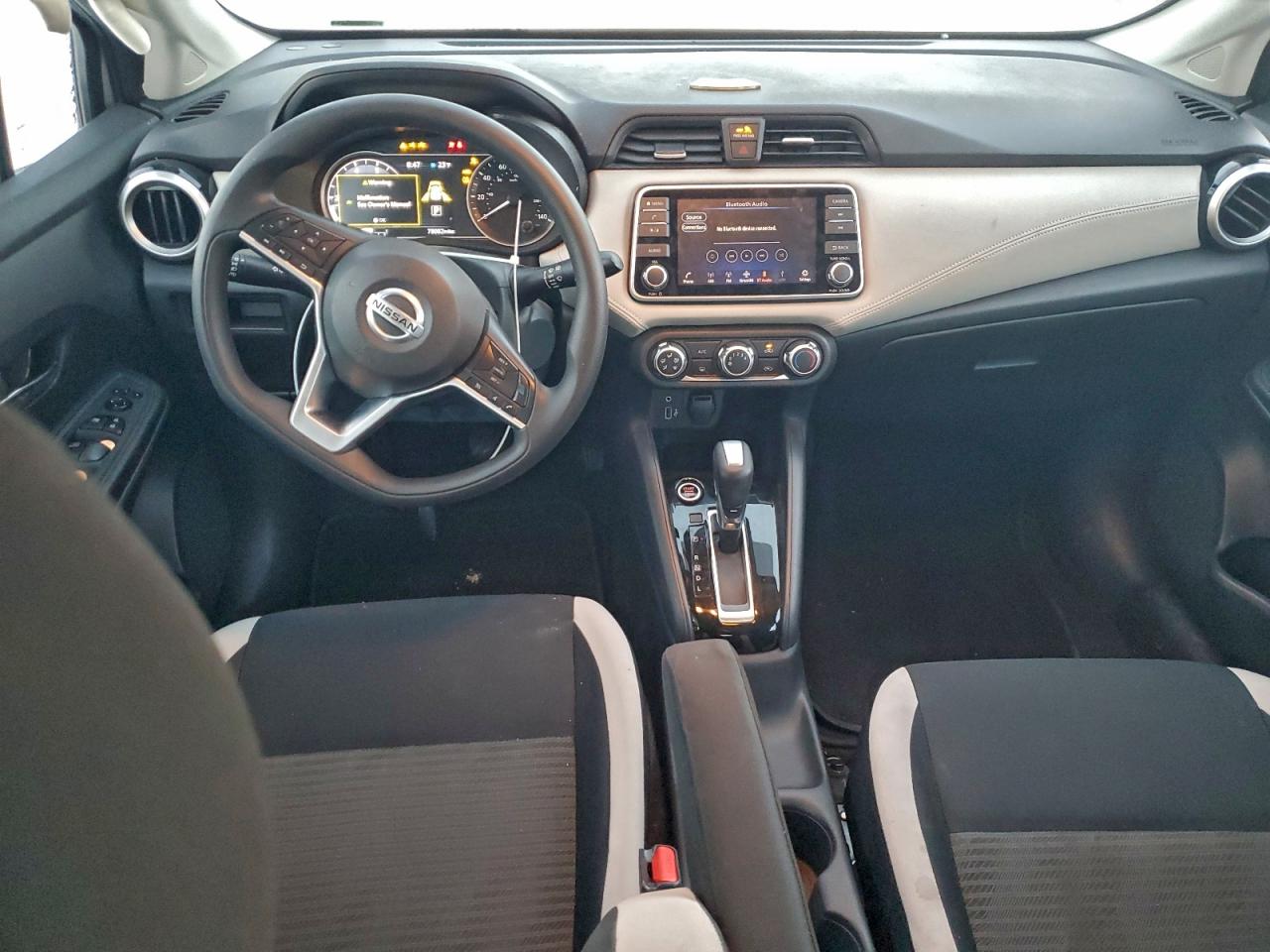 2020 NISSAN VERSA SV photo 8