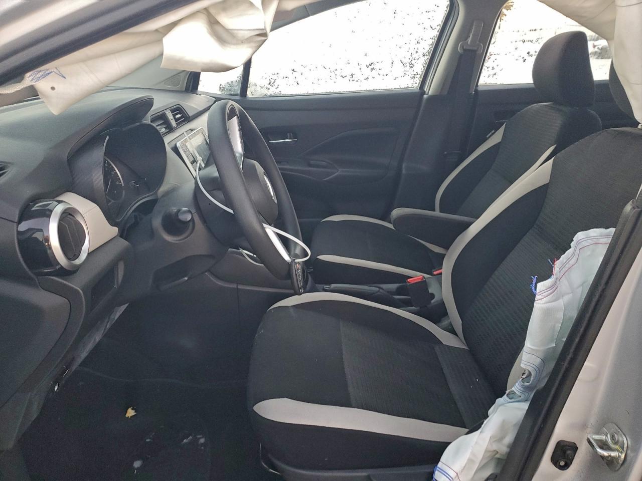 2020 NISSAN VERSA SV photo 7