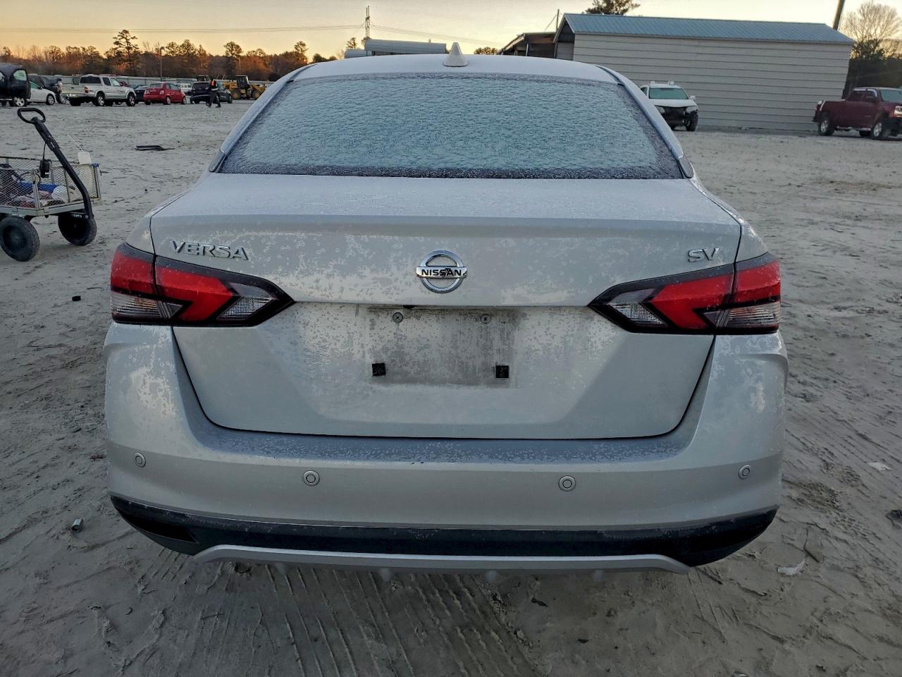 2020 NISSAN VERSA SV photo 6
