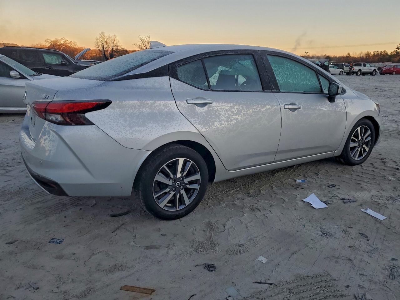 2020 NISSAN VERSA SV photo 3