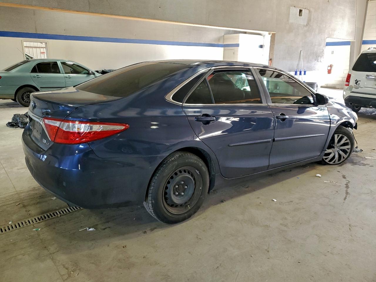 2016 TOYOTA CAMRY photo 3