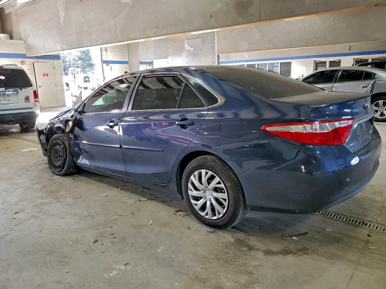 2016 TOYOTA CAMRY photo 2