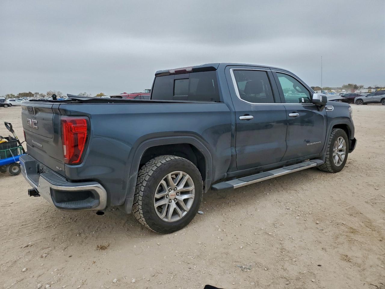 2019 GMC SIERRA C1500 SLT photo 3