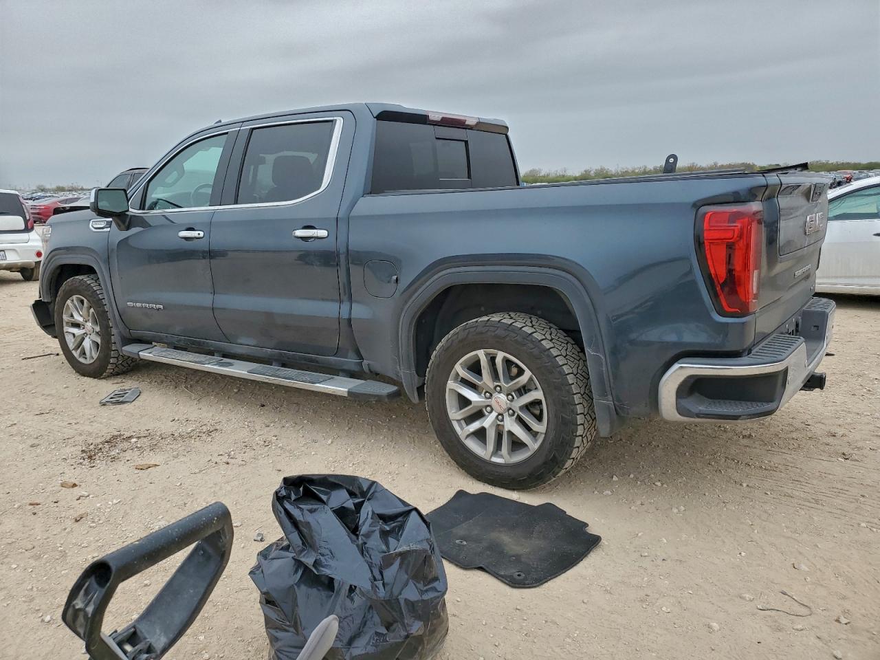 2019 GMC SIERRA C1500 SLT photo 2