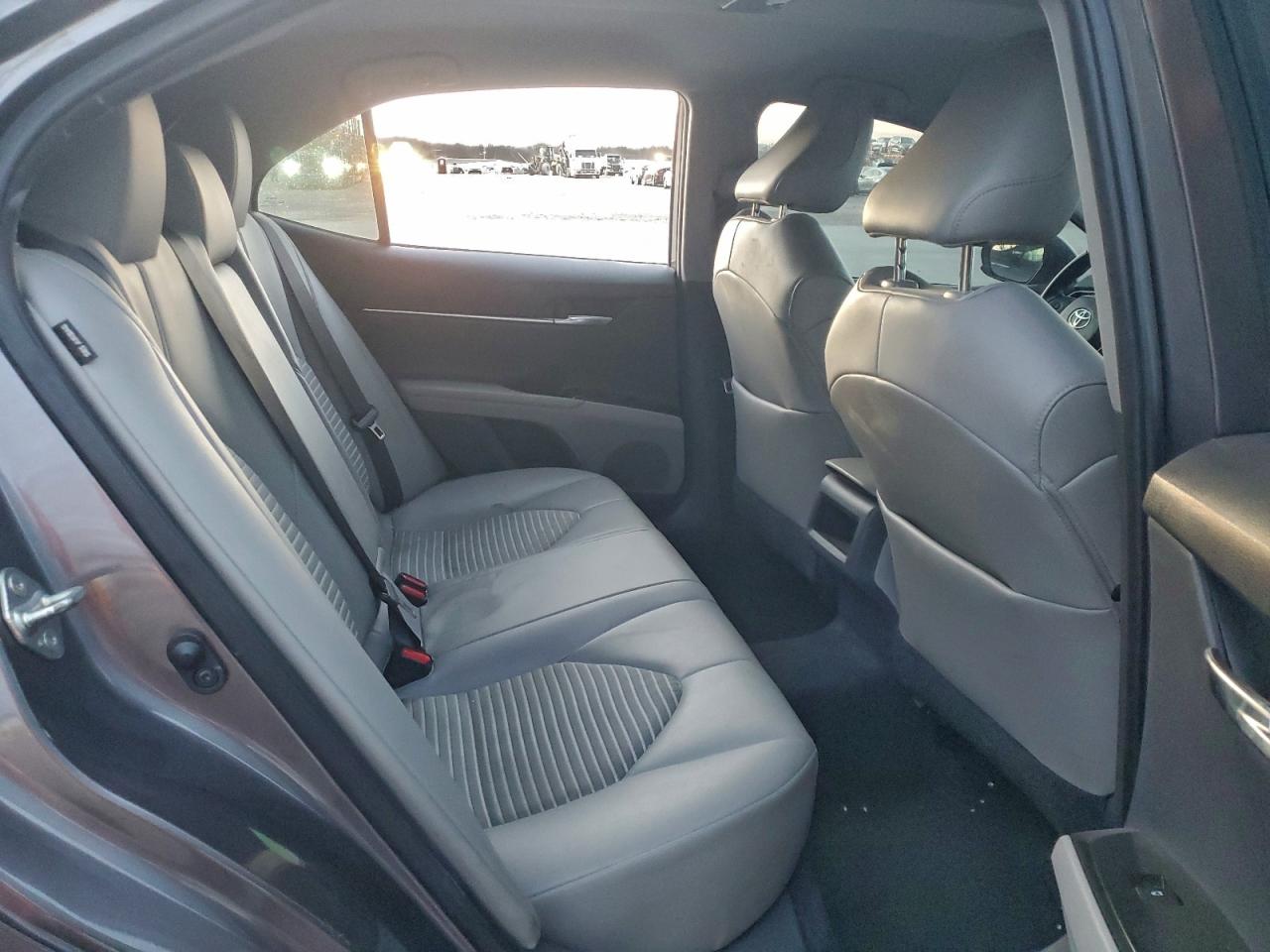 2020 TOYOTA CAMRY SE photo 10