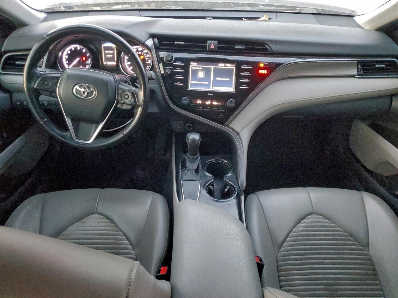 2020 TOYOTA CAMRY SE photo 8
