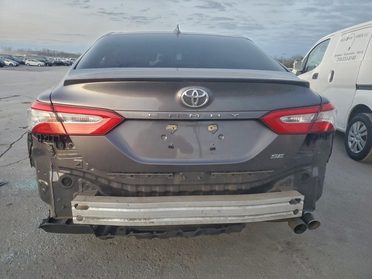2020 TOYOTA CAMRY SE photo 6