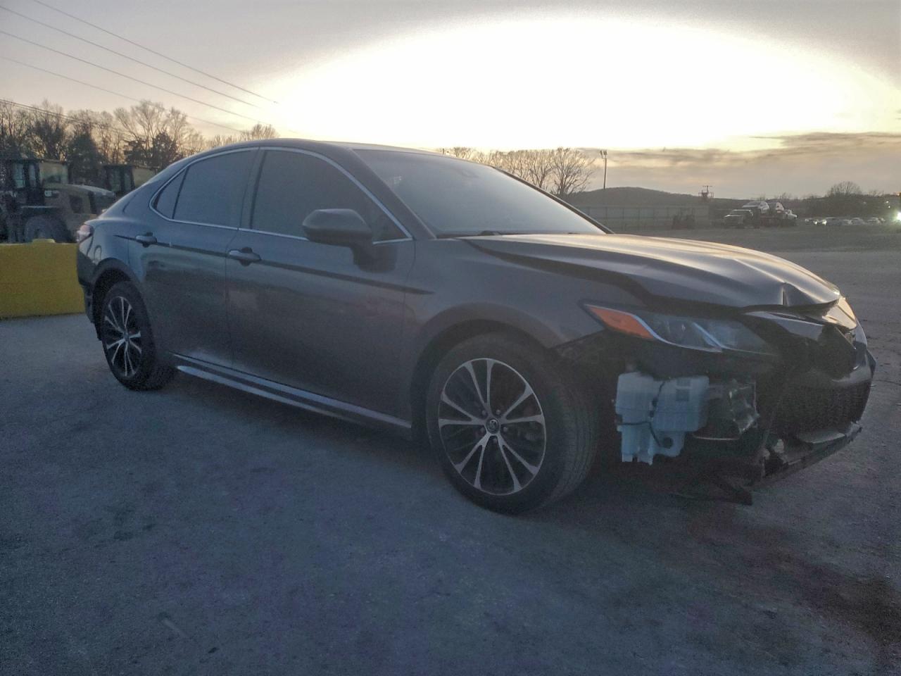 2020 TOYOTA CAMRY SE photo 4