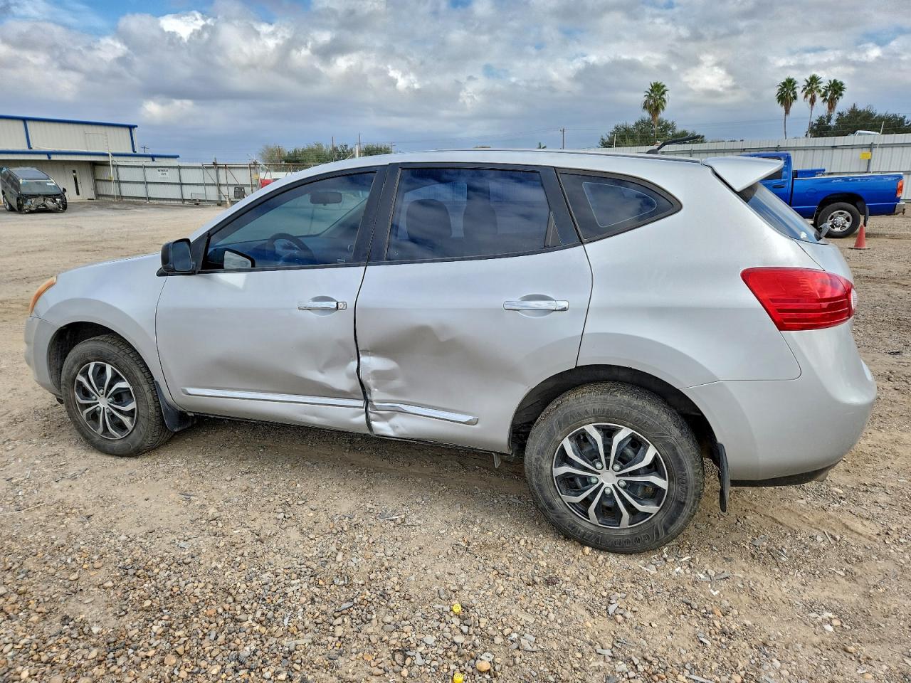 2013 NISSAN ROGUE S photo 2