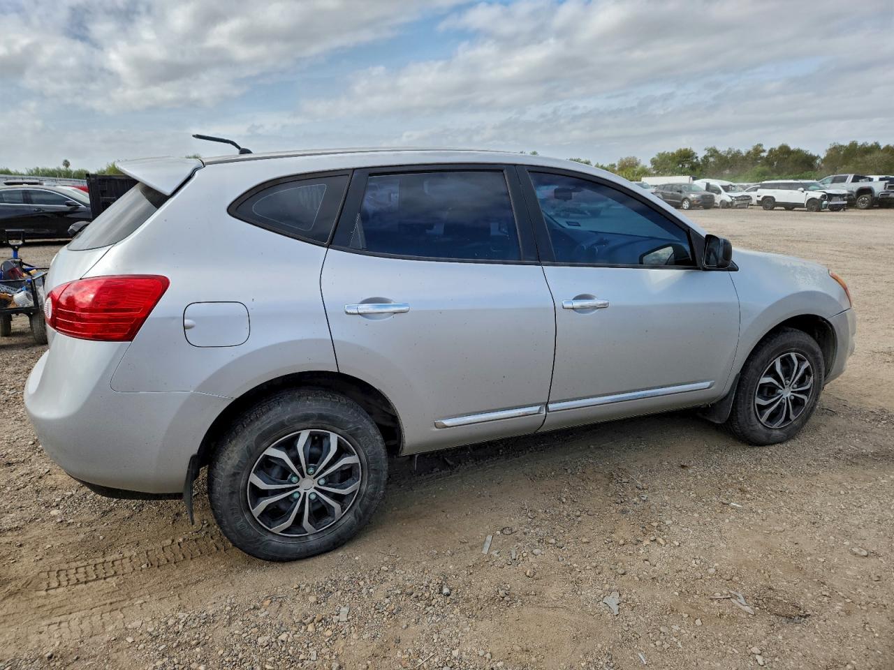 2013 NISSAN ROGUE S photo 3