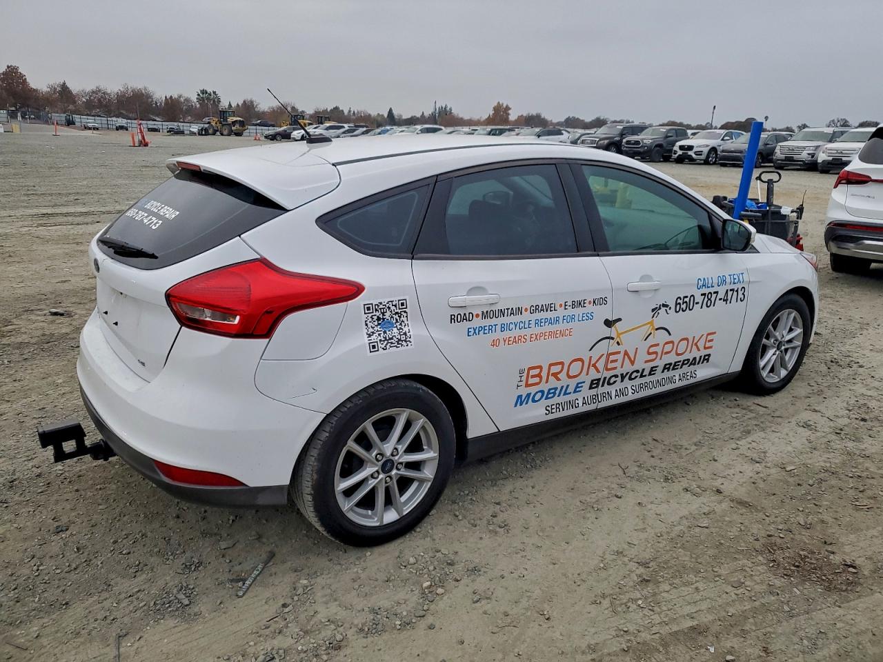 2017 FORD FOCUS SE photo 9