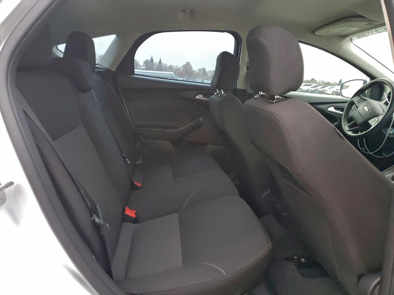 2017 FORD FOCUS SE photo 37