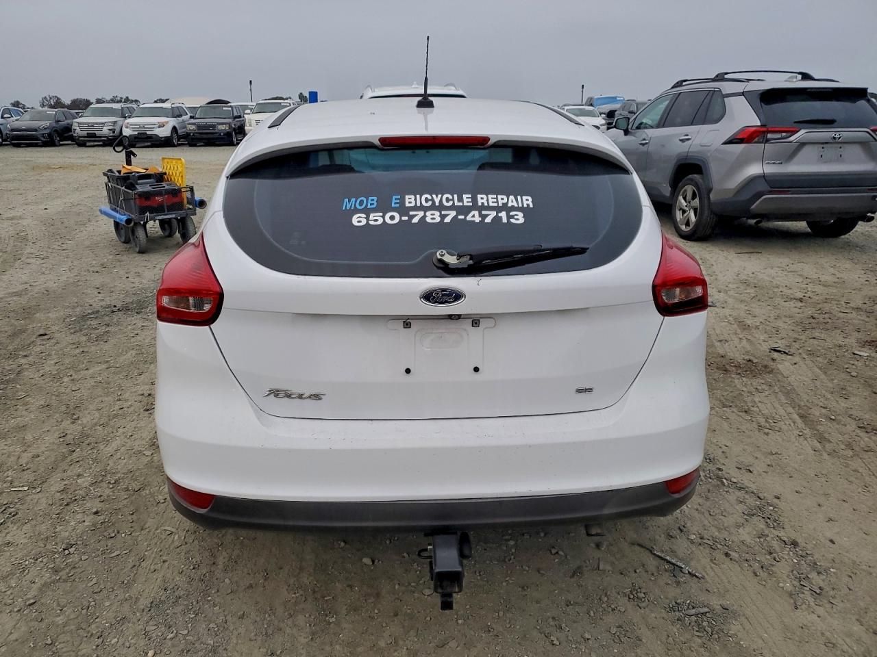 2017 FORD FOCUS SE photo 21
