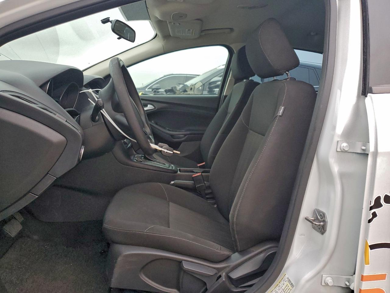 2017 FORD FOCUS SE photo 25