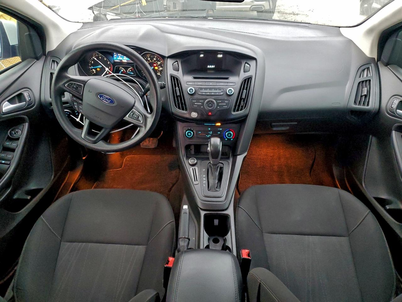 2017 FORD FOCUS SE photo 29