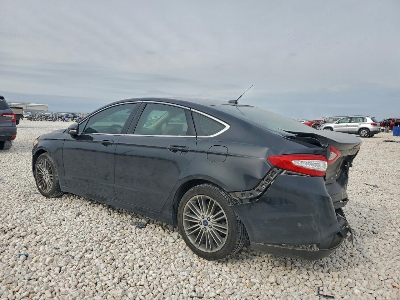 2014 FORD FUSION SE photo 2