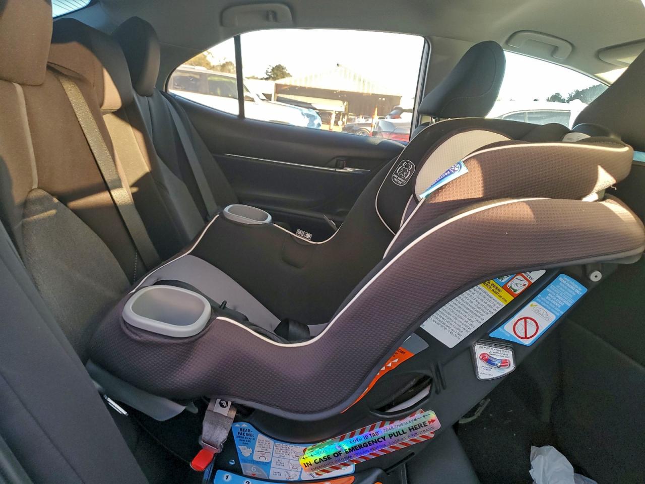 2022 TOYOTA CAMRY LE photo 28