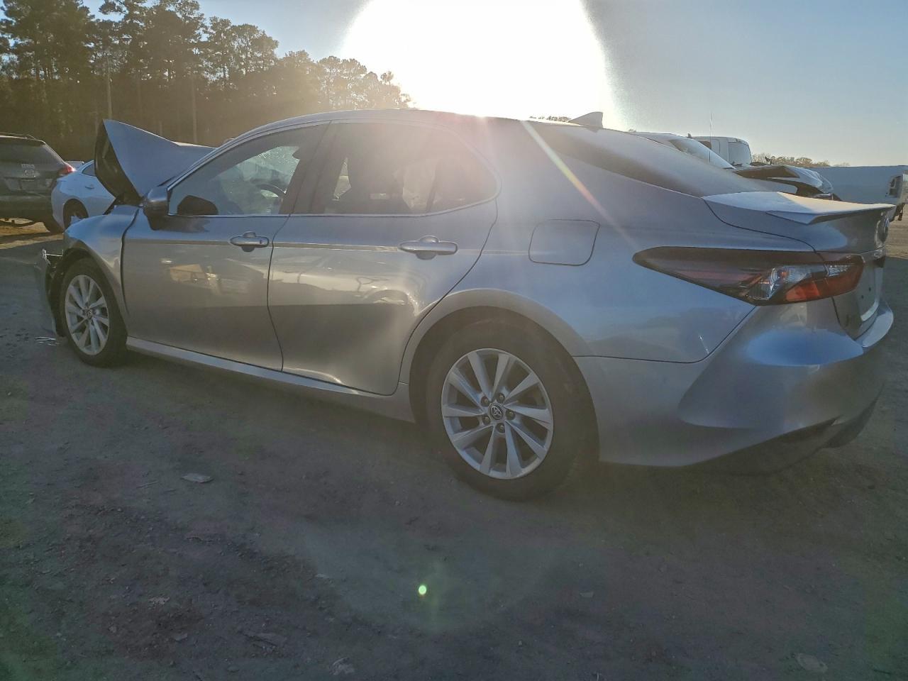 2022 TOYOTA CAMRY LE photo 4