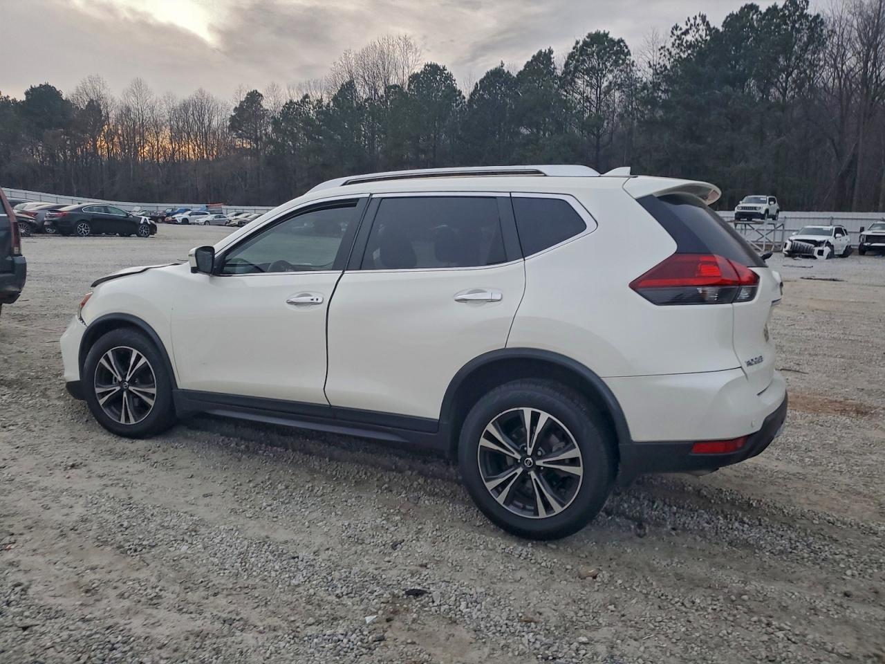 2019 NISSAN ROGUE S photo 3