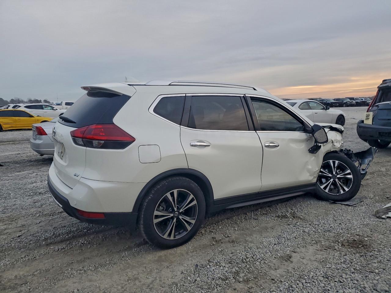 2019 NISSAN ROGUE S photo 5