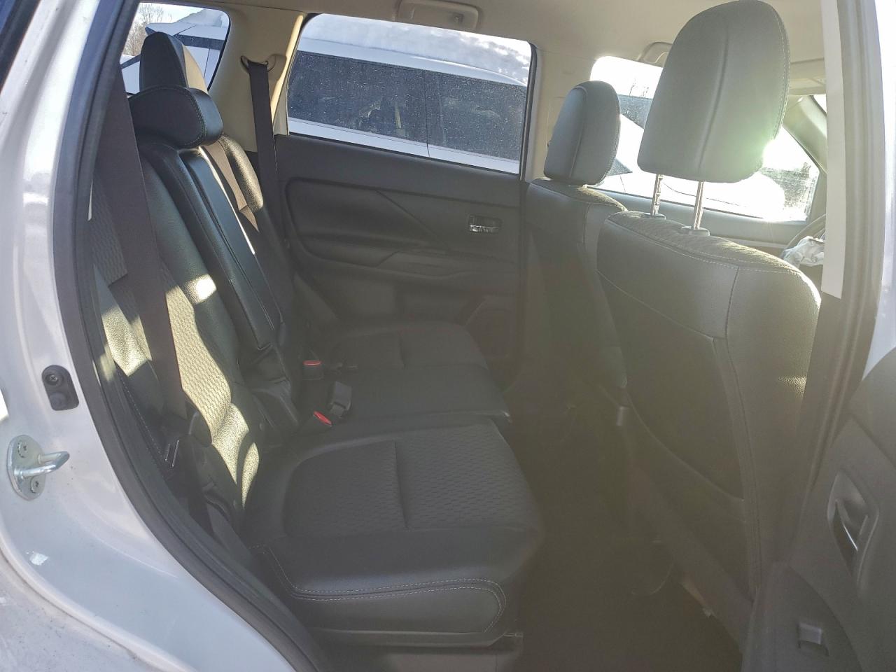 2015 MITSUBISHI OUTLANDER GT photo 11
