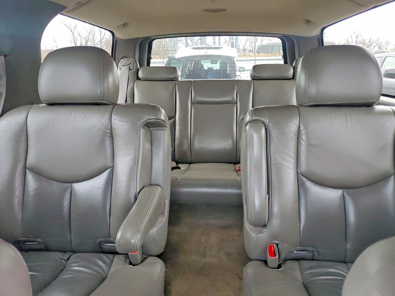 2005 GMC YUKON XL DENALI photo 10