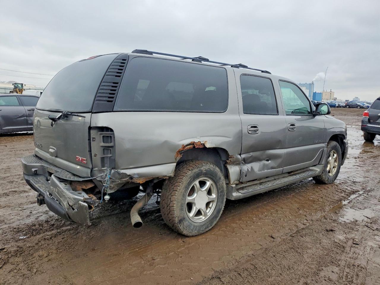 2005 GMC YUKON XL DENALI photo 3