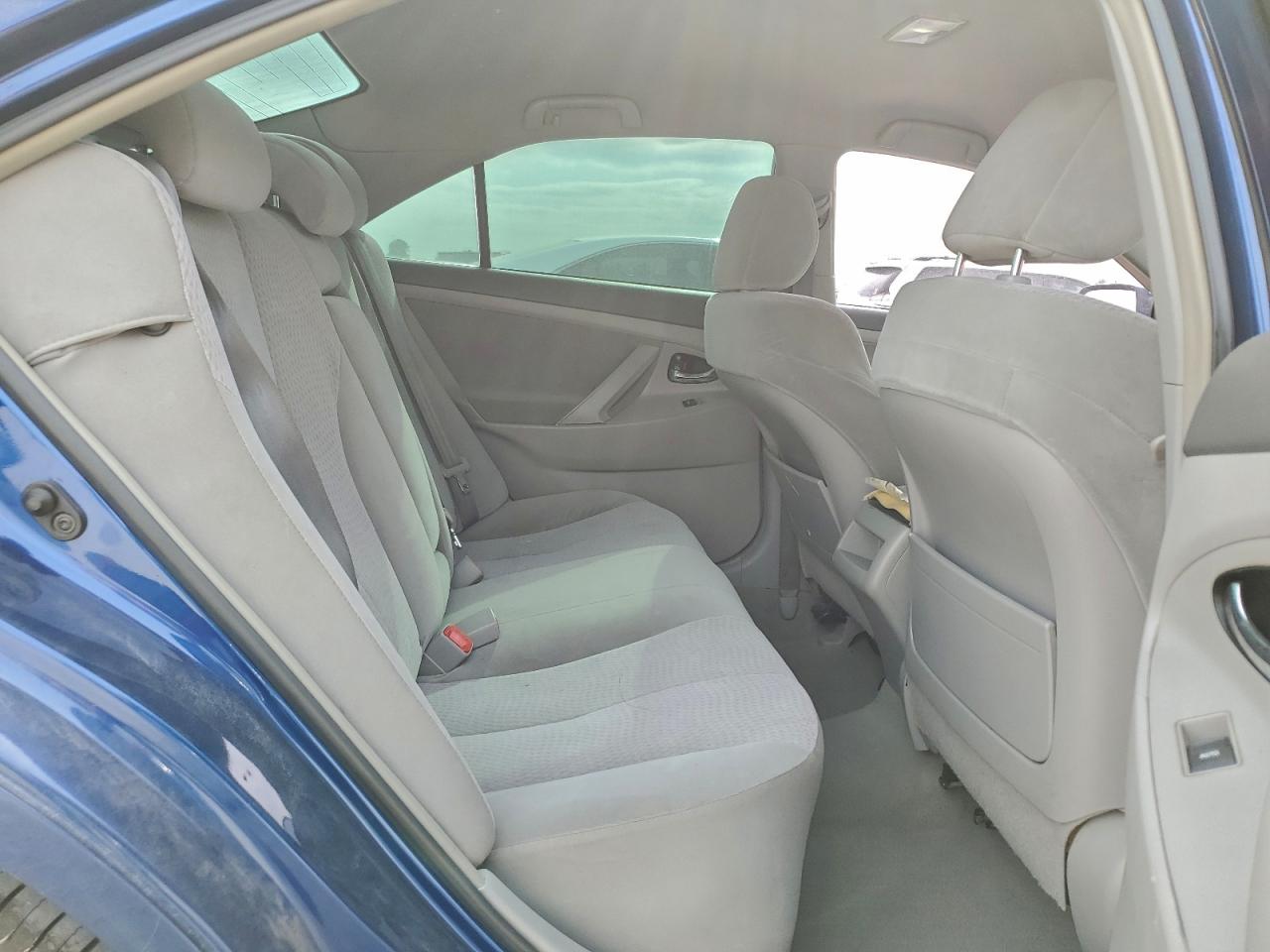 2011 TOYOTA CAMRY BASE photo 10