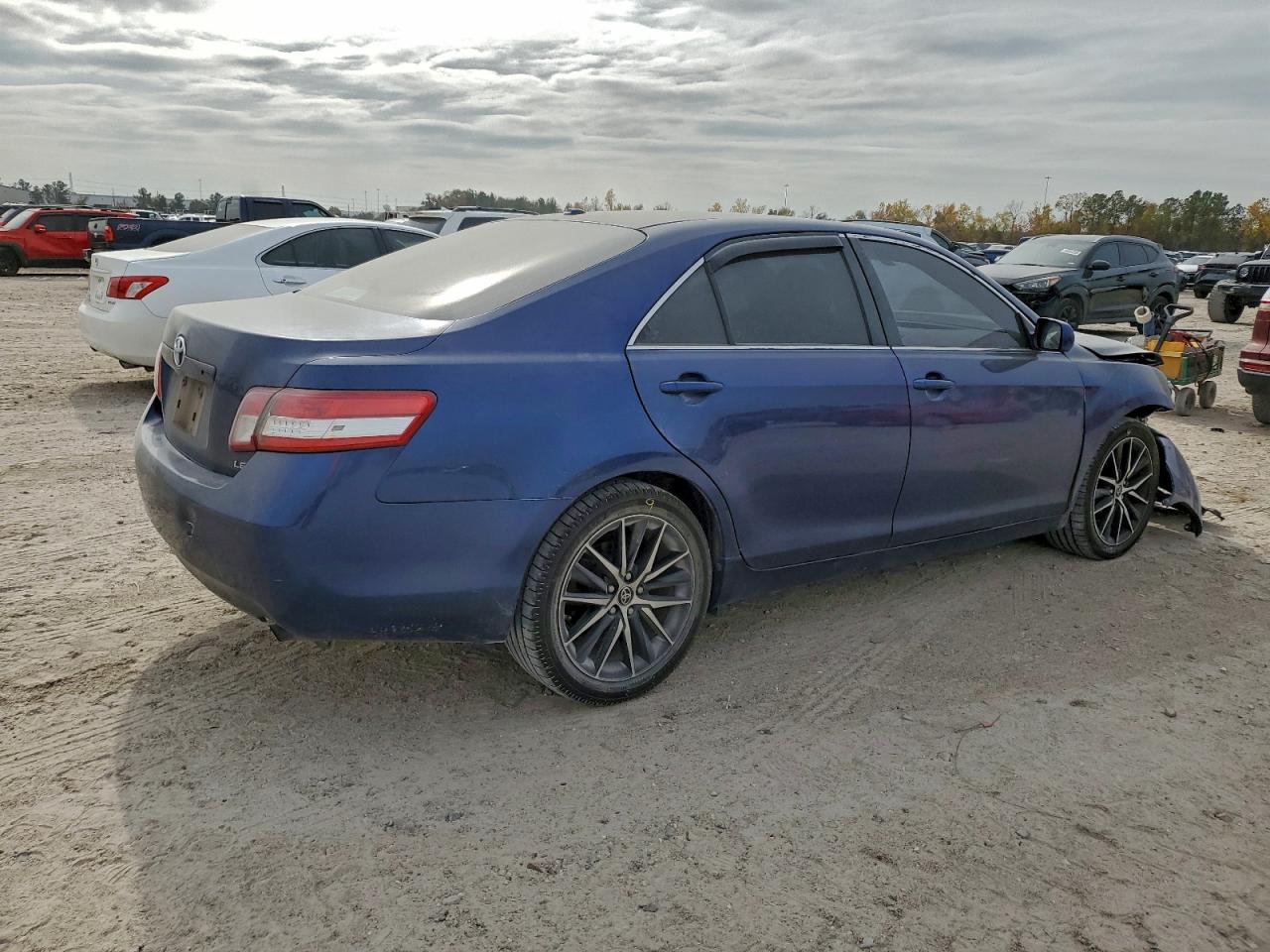 2011 TOYOTA CAMRY BASE photo 3
